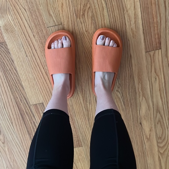 Burnt orange Cloud slides womens 9.5 40-41 - Picture 12 of 16